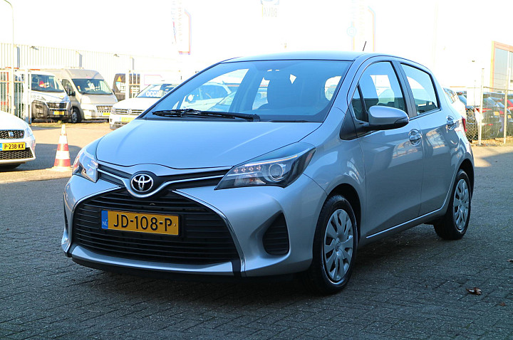 Toyota Yaris 1.3 VVT-i Aspiration **VERKOCHT**
